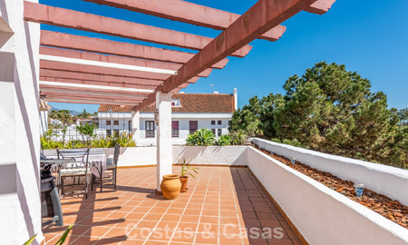 Duplex penthouse te koop op loopafstand van alle voorzieningen en Puerto Banus in Nueva Andalucia, Marbella 777367