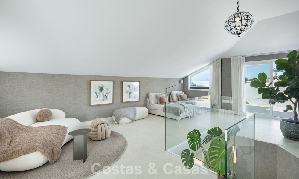 Instapklaar duplex penthouse te koop in een 24-uur beveiligde urbanisatie op Marbella’s Golden Mile 777118