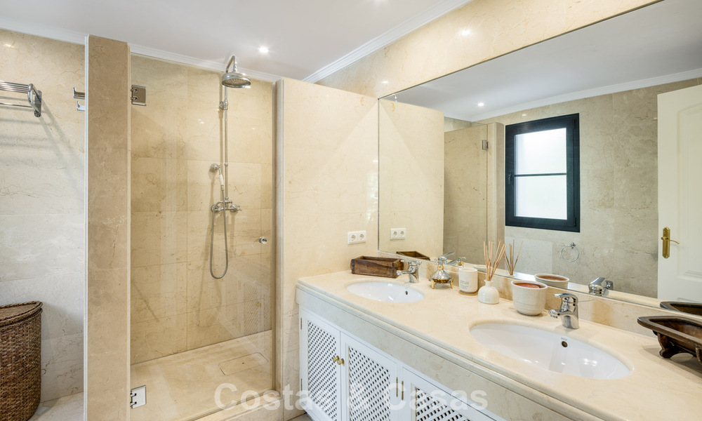 Instapklare luxevilla te koop grenzend aan een eersteklas golfbaan in La Quinta, Marbella - Benahavis 777077