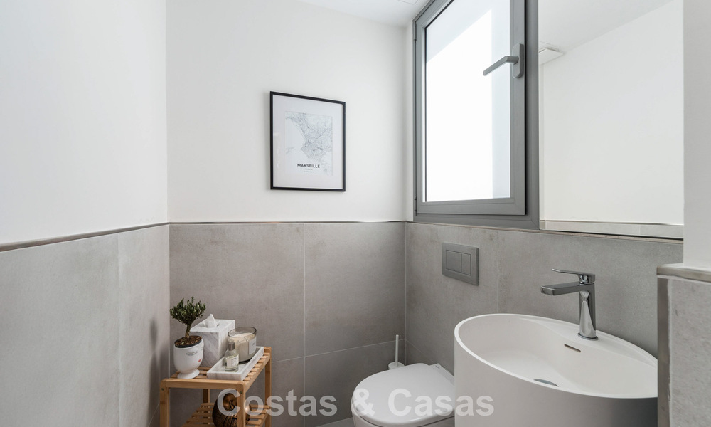 Luxueuze, moderne halfvrijstaande villa te koop dicht bij alle voorzieningen in Guadalmina en San Pedro, Marbella 777300