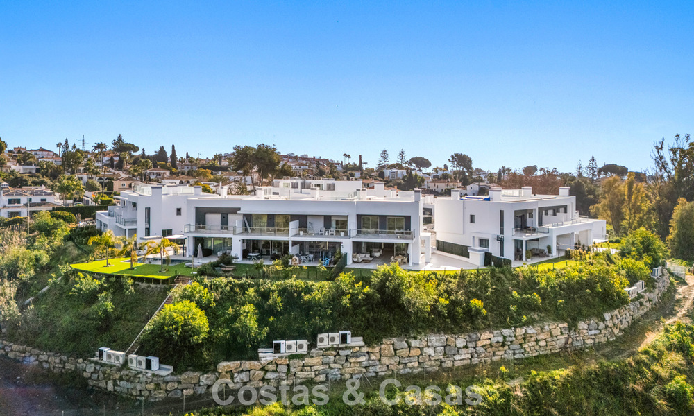 Luxueuze, moderne halfvrijstaande villa te koop dicht bij alle voorzieningen in Guadalmina en San Pedro, Marbella 777304
