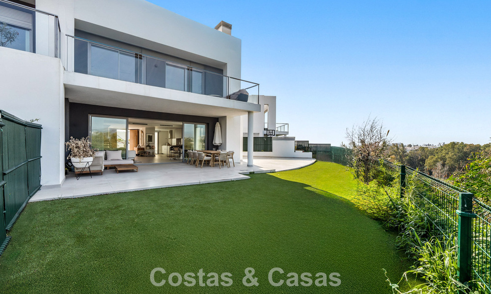 Luxueuze, moderne halfvrijstaande villa te koop dicht bij alle voorzieningen in Guadalmina en San Pedro, Marbella 777332