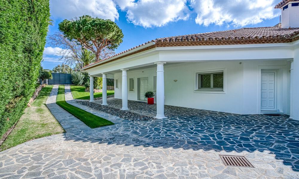 Ruime familievilla met 4 slaapkamers en zeezicht te koop in geprefereerde woonwijk in Oost Marbella 777241