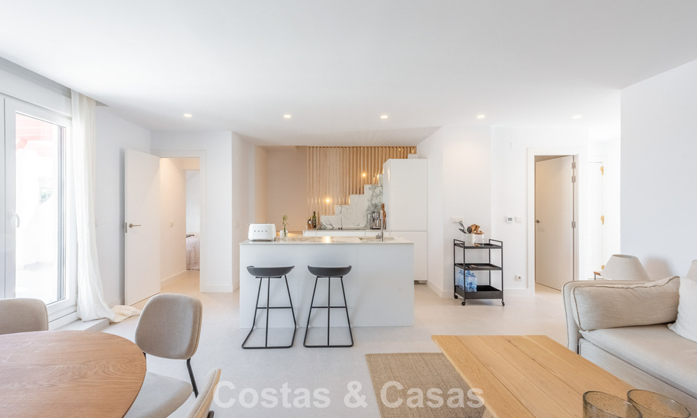 Gerenoveerd duplex penthouse te koop op loopafstand van alle voorzieningen en Puerto Banus in Nueva Andalucia, Marbella 777373