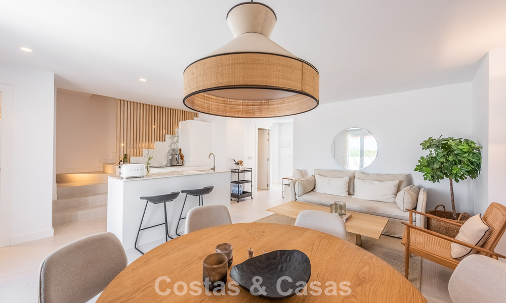 Gerenoveerd duplex penthouse te koop op loopafstand van alle voorzieningen en Puerto Banus in Nueva Andalucia, Marbella 777375