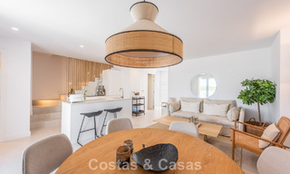 Gerenoveerd duplex penthouse te koop op loopafstand van alle voorzieningen en Puerto Banus in Nueva Andalucia, Marbella 777375 