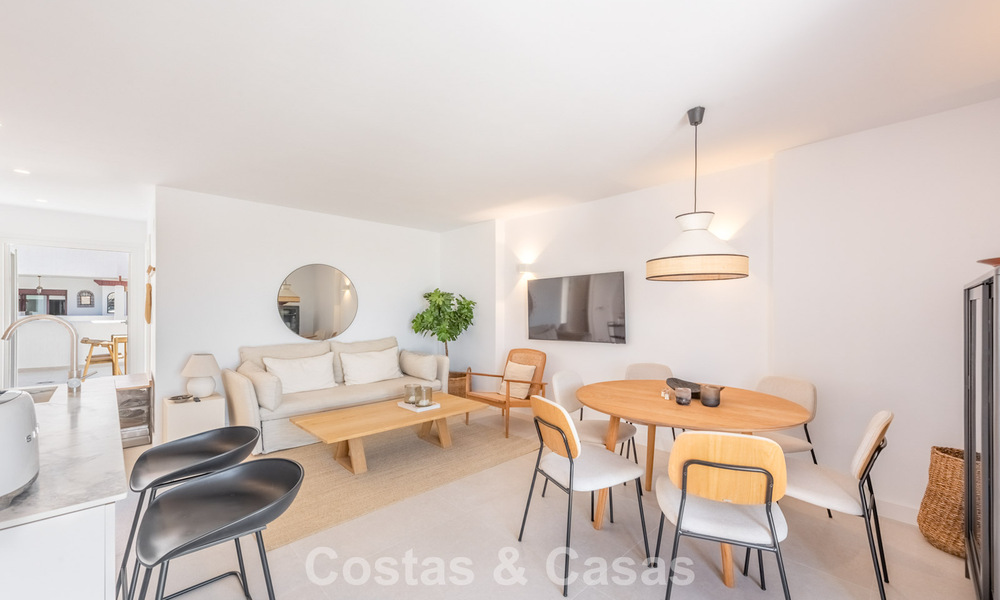 Gerenoveerd duplex penthouse te koop op loopafstand van alle voorzieningen en Puerto Banus in Nueva Andalucia, Marbella 777376