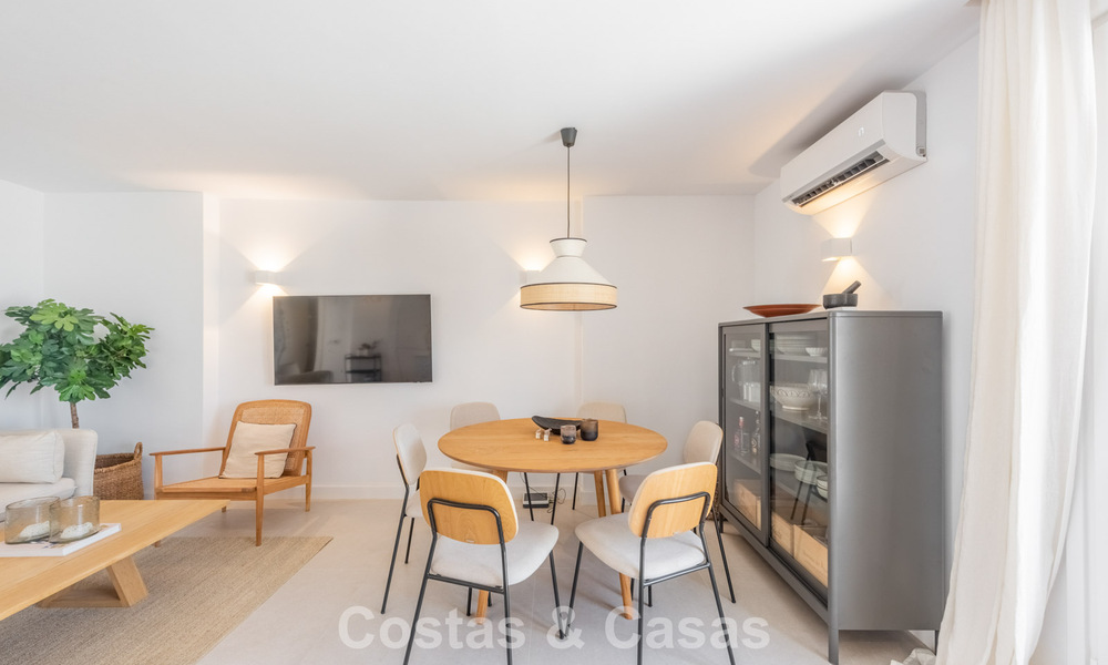 Gerenoveerd duplex penthouse te koop op loopafstand van alle voorzieningen en Puerto Banus in Nueva Andalucia, Marbella 777377