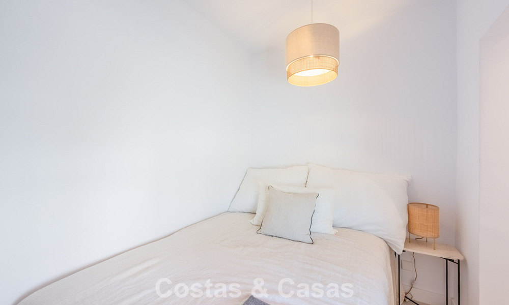 Gerenoveerd duplex penthouse te koop op loopafstand van alle voorzieningen en Puerto Banus in Nueva Andalucia, Marbella 777378