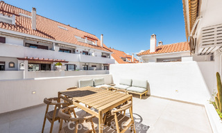 Gerenoveerd duplex penthouse te koop op loopafstand van alle voorzieningen en Puerto Banus in Nueva Andalucia, Marbella 777381 