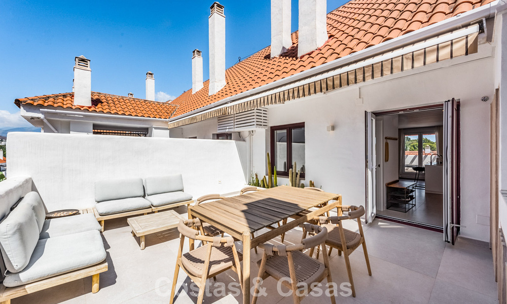 Gerenoveerd duplex penthouse te koop op loopafstand van alle voorzieningen en Puerto Banus in Nueva Andalucia, Marbella 777382