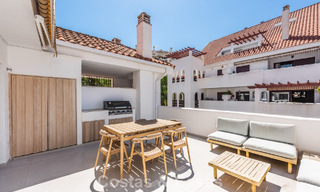 Gerenoveerd duplex penthouse te koop op loopafstand van alle voorzieningen en Puerto Banus in Nueva Andalucia, Marbella 777383 