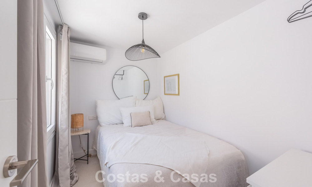 Gerenoveerd duplex penthouse te koop op loopafstand van alle voorzieningen en Puerto Banus in Nueva Andalucia, Marbella 777388