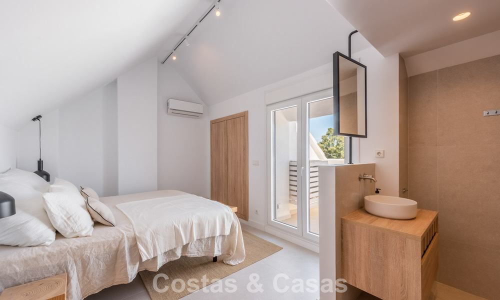 Gerenoveerd duplex penthouse te koop op loopafstand van alle voorzieningen en Puerto Banus in Nueva Andalucia, Marbella 777389