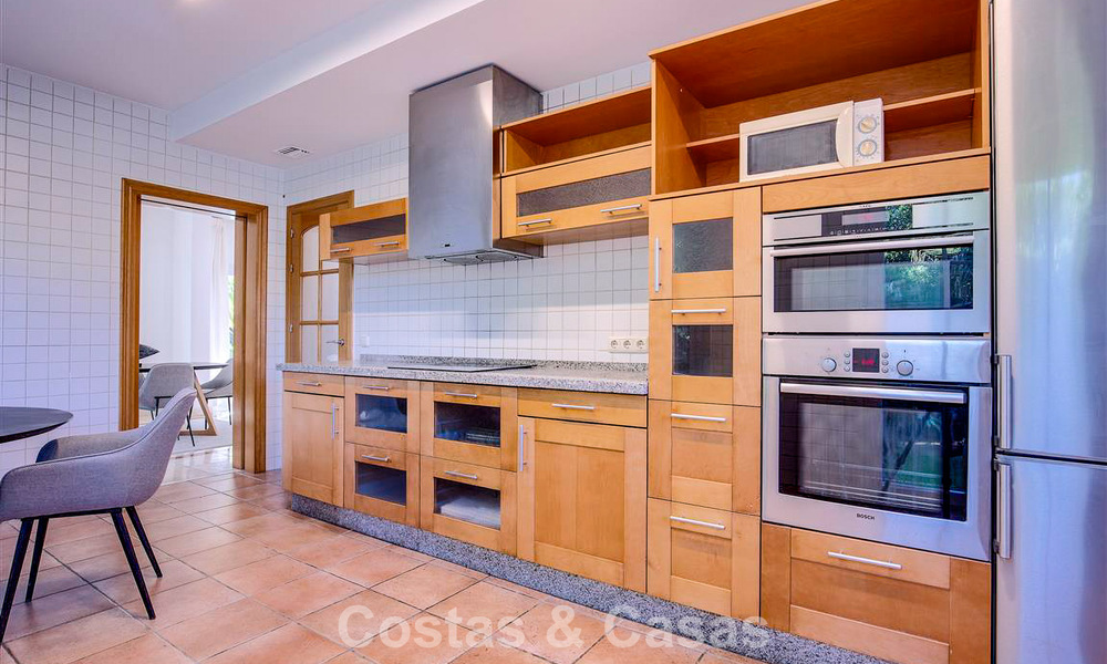 Mediterrane villa te koop op loopafstand van het strand en voorzieningen in Guadalmina Baja - San Pedro, Marbella 777478