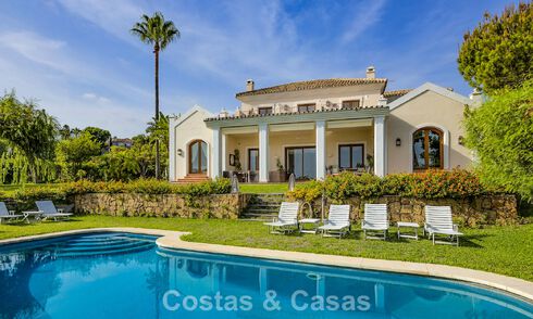 Ruime, Andalusische villa met panoramisch zeezicht te koop in vijfsterren golfresort in Marbella - Benahavis 777457