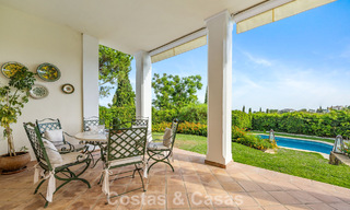 Ruime, Andalusische villa met panoramisch zeezicht te koop in vijfsterren golfresort in Marbella - Benahavis 777463 