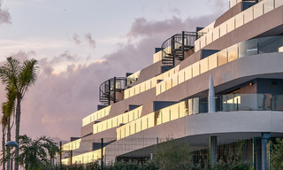 Gloednieuw en instapklaar penthouse met zeezicht te koop op de New Golden Mile tussen Marbella en Estepona 777625 