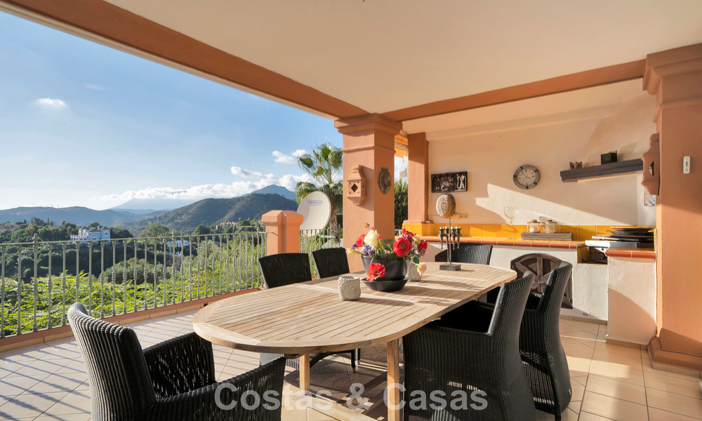 Ruim appartement met panoramisch uitzicht te koop in Marbella - Benahavis 777654