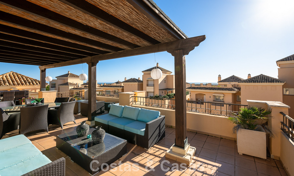 Prachtig duplex penthouse te koop, op loopafstand van voorzieningen en het strand in Elviria, Marbella 777793