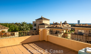 Prachtig duplex penthouse te koop, op loopafstand van voorzieningen en het strand in Elviria, Marbella 777798 