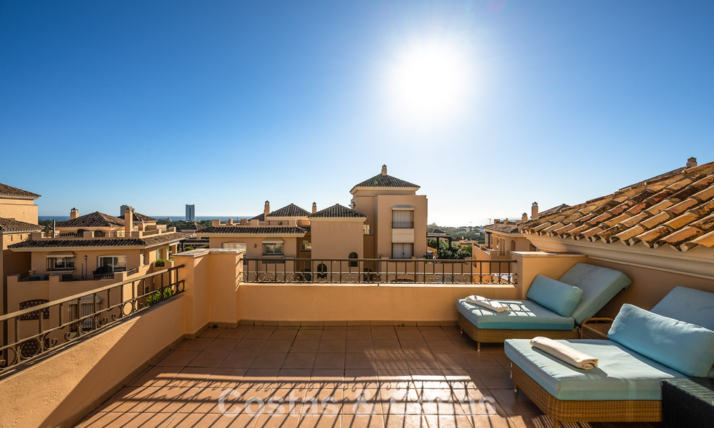 Prachtig duplex penthouse te koop, op loopafstand van voorzieningen en het strand in Elviria, Marbella 777799