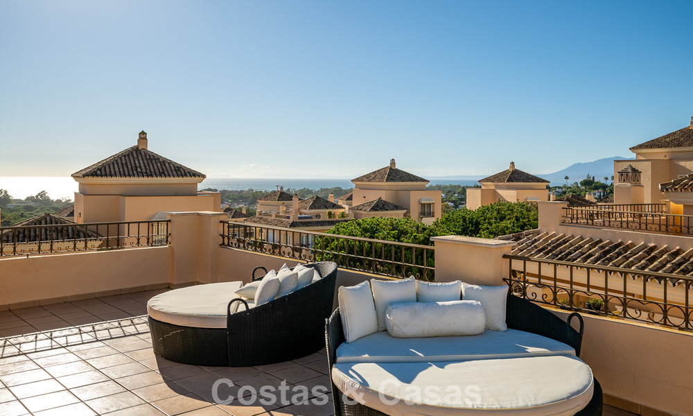 Prachtig duplex penthouse te koop, op loopafstand van voorzieningen en het strand in Elviria, Marbella 777804