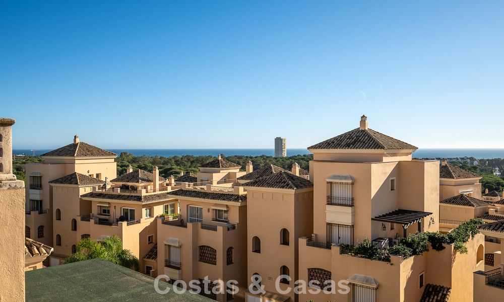 Prachtig duplex penthouse te koop, op loopafstand van voorzieningen en het strand in Elviria, Marbella 777806