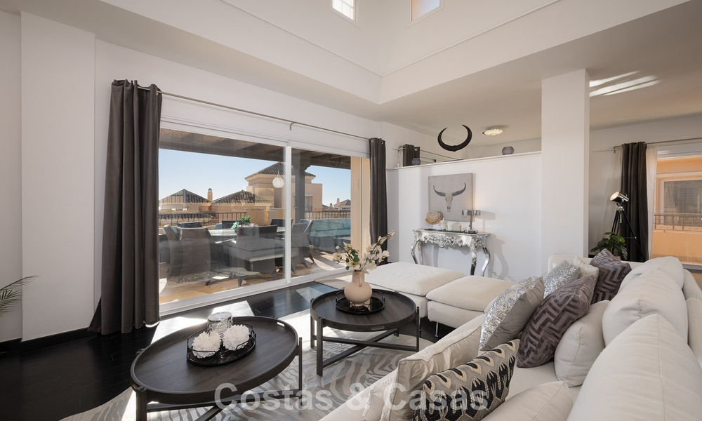 Prachtig duplex penthouse te koop, op loopafstand van voorzieningen en het strand in Elviria, Marbella 777809