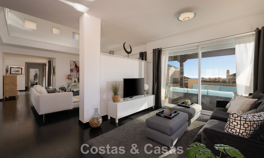 Prachtig duplex penthouse te koop, op loopafstand van voorzieningen en het strand in Elviria, Marbella 777811