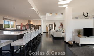 Prachtig duplex penthouse te koop, op loopafstand van voorzieningen en het strand in Elviria, Marbella 777812 