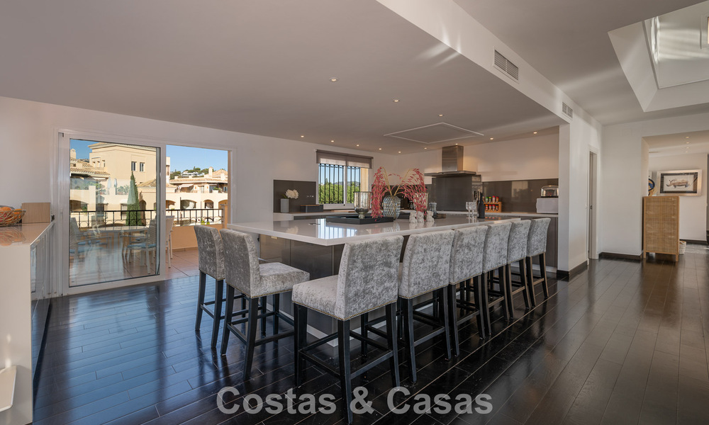 Prachtig duplex penthouse te koop, op loopafstand van voorzieningen en het strand in Elviria, Marbella 777813