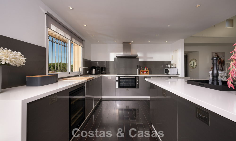 Prachtig duplex penthouse te koop, op loopafstand van voorzieningen en het strand in Elviria, Marbella 777814