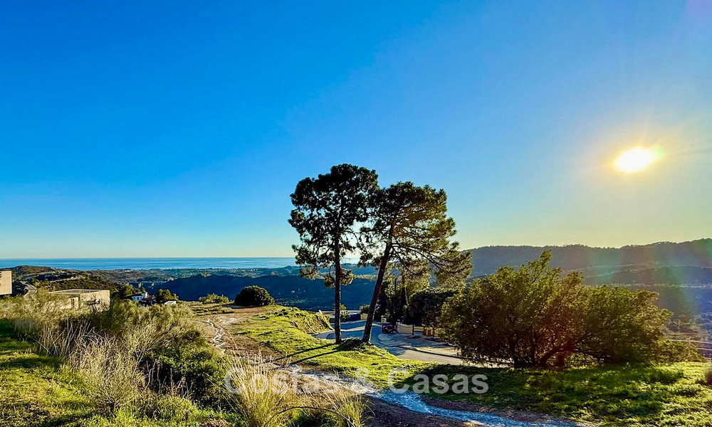 Bouwgrond met zeezicht te koop in een afgeschermde urbanisatie in de heuvels van Benahavis - Marbella 777825