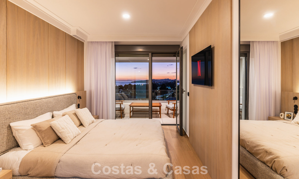 Modernistisch design schakelvilla met zeezicht te koop in een voorstaand resort in Mijas Costa, Costa del Sol 777833