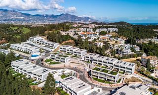 Modernistisch design schakelvilla met zeezicht te koop in een voorstaand resort in Mijas Costa, Costa del Sol 777839 
