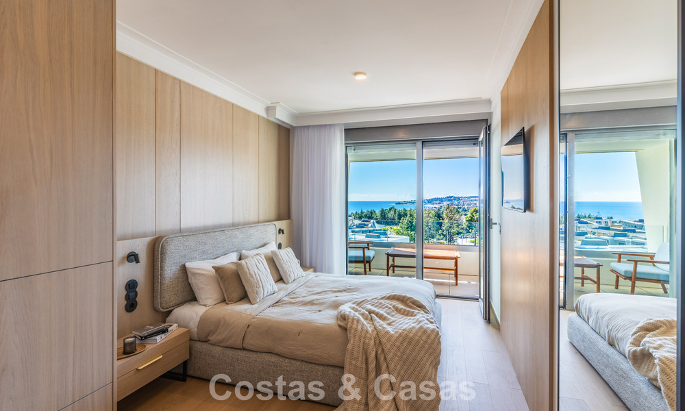 Modernistisch design schakelvilla met zeezicht te koop in een voorstaand resort in Mijas Costa, Costa del Sol 777840
