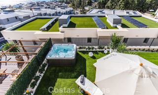 Modernistisch design schakelvilla met zeezicht te koop in een voorstaand resort in Mijas Costa, Costa del Sol 777848 