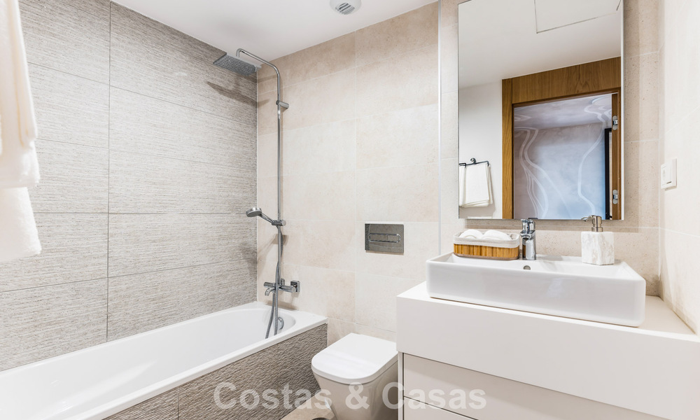 Modernistisch design schakelvilla met zeezicht te koop in een voorstaand resort in Mijas Costa, Costa del Sol 777852