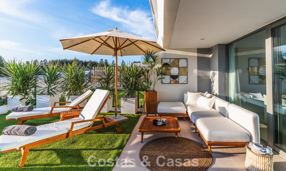 Modernistisch design schakelvilla met zeezicht te koop in een voorstaand resort in Mijas Costa, Costa del Sol 777861