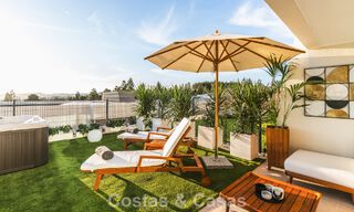 Modernistisch design schakelvilla met zeezicht te koop in een voorstaand resort in Mijas Costa, Costa del Sol 777862 