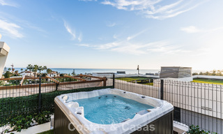 Modernistisch design schakelvilla met zeezicht te koop in een voorstaand resort in Mijas Costa, Costa del Sol 777864 
