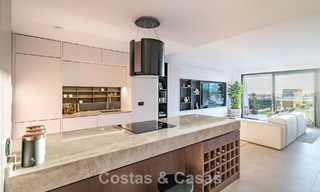 Modernistisch design schakelvilla met zeezicht te koop in een voorstaand resort in Mijas Costa, Costa del Sol 777872 