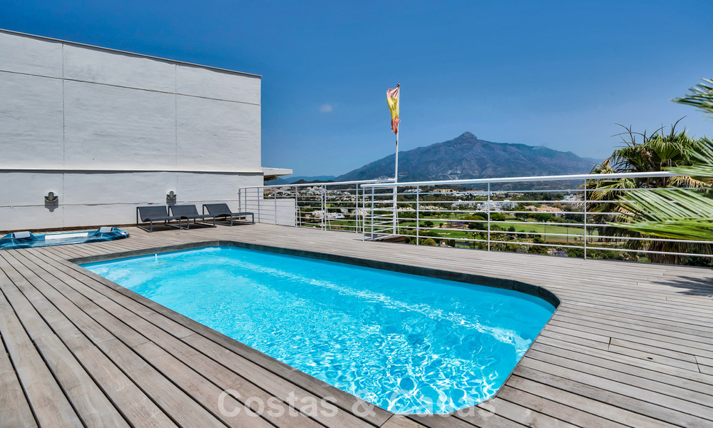 Luxueus duplex penthouse met privézwembad te koop in Nueva Andalucia’s golfvallei, Marbella 777921