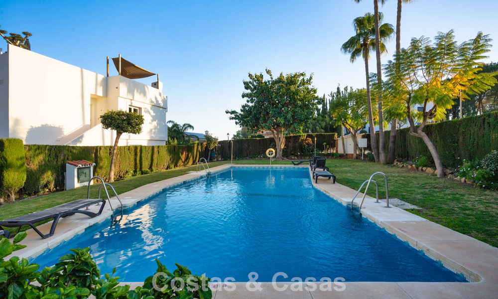 Modern gerenoveerd penthouse te koop in Nueva Andalucia’s golfvallei, Marbella 778035