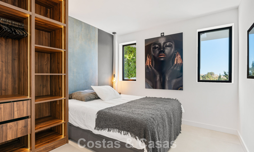 Modern gerenoveerd penthouse te koop in Nueva Andalucia’s golfvallei, Marbella 778038