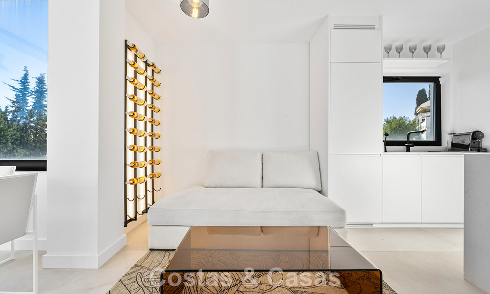 Modern gerenoveerd penthouse te koop in Nueva Andalucia’s golfvallei, Marbella 778045