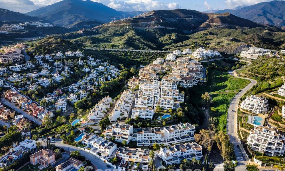 Modern gerenoveerd penthouse te koop in Nueva Andalucia’s golfvallei, Marbella 778047