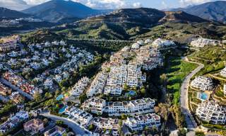 Modern gerenoveerd penthouse te koop in Nueva Andalucia’s golfvallei, Marbella 778047 