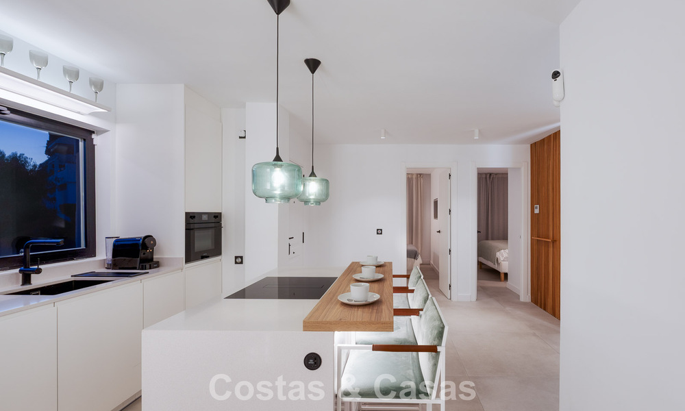 Modern gerenoveerd penthouse te koop in Nueva Andalucia’s golfvallei, Marbella 778053